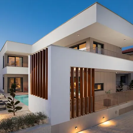 Monet- Beachside Luxury With Heated Pool Villa Fažana