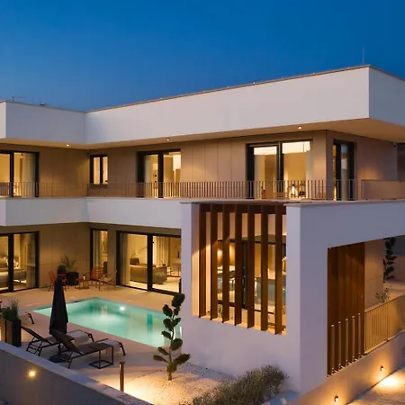 Monet- Beachside Luxury With Heated Pool * Fažana