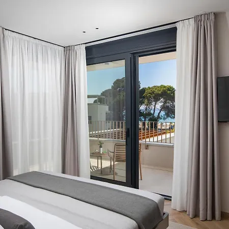 Monet- Beachside Luxury With Heated Pool * Fazana