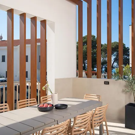Monet- Beachside Luxury With Heated Pool Villa