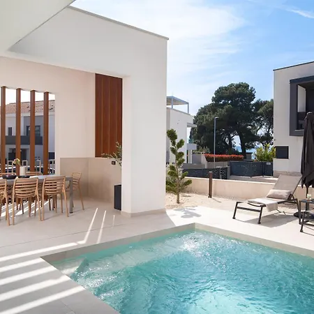Monet- Beachside Luxury With Heated Pool *