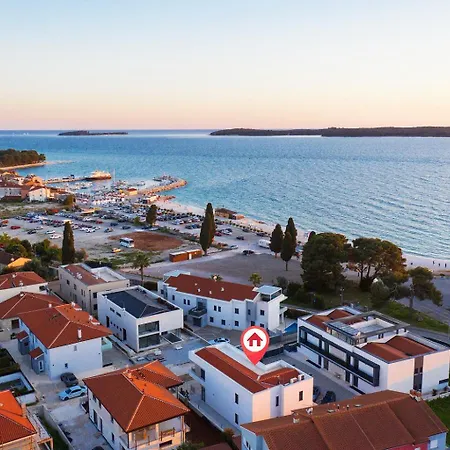 Monet- Beachside Luxury With Heated Pool Villa *