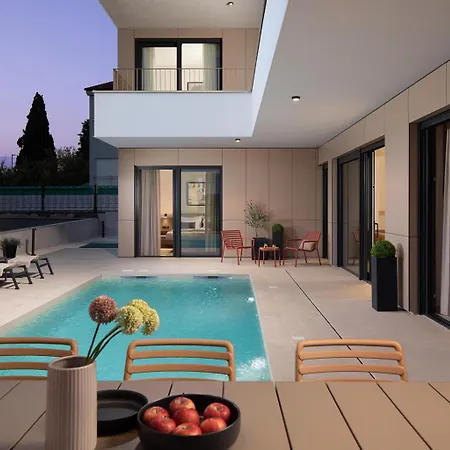 Monet- Beachside Luxury With Heated Pool Fažana