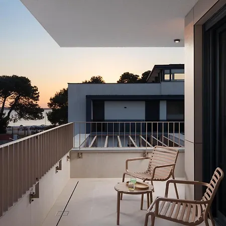Monet- Beachside Luxury With Heated Pool Fazana